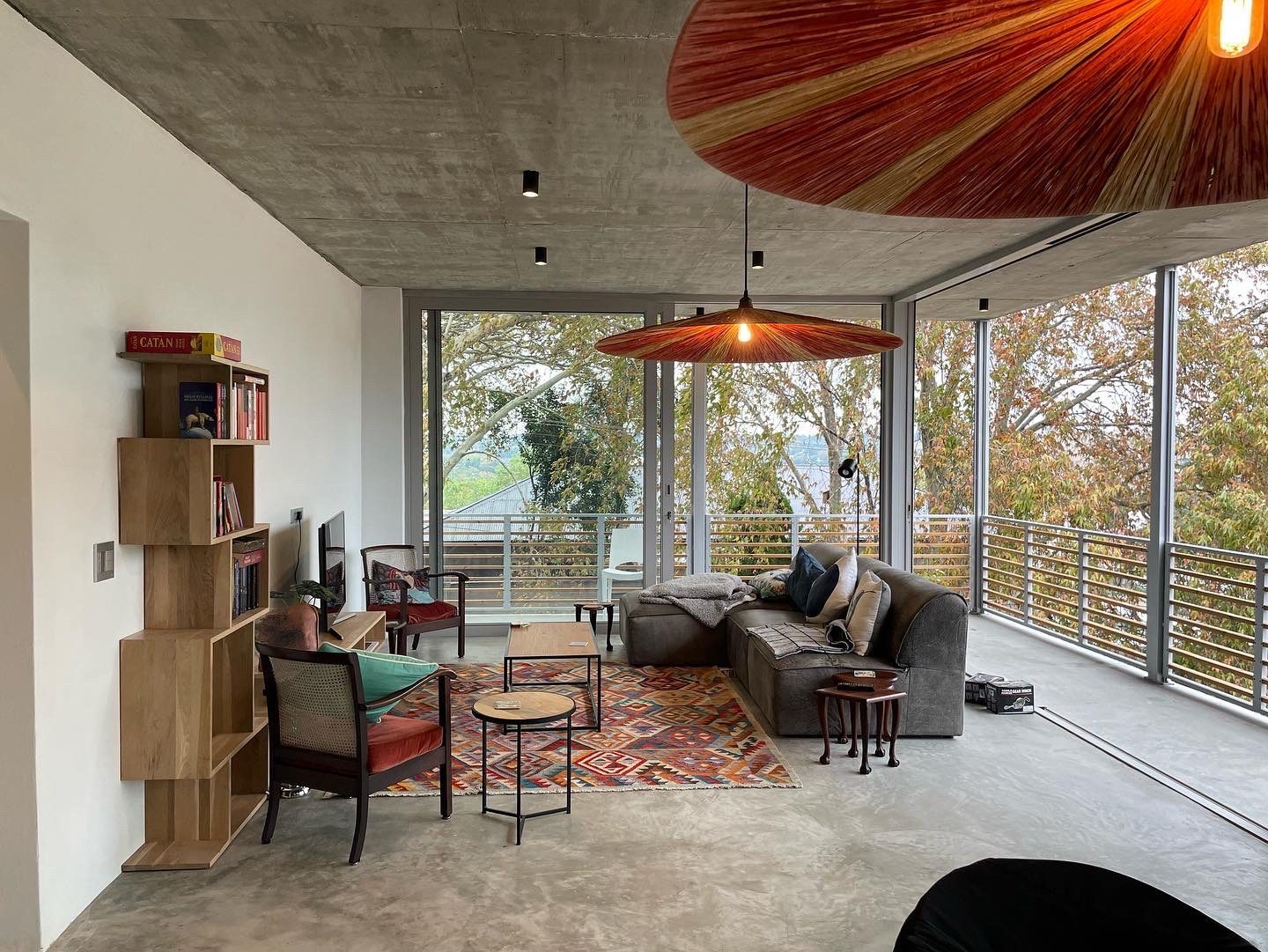 Interior view of lounge - De Wet House